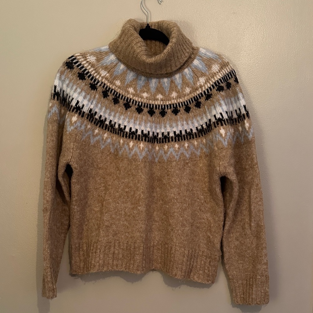 H&M Tan and Black Patterned Turtleneck Sweater